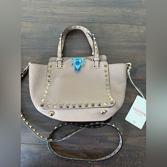 VALENTINO GARAVANI
Rockstud Leather Shoulder Bag - Picture 11 of 13